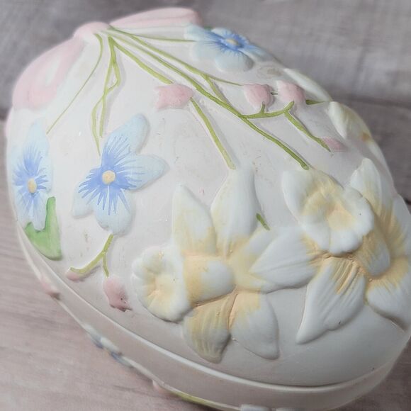 Trinket Box Silvestri Egg Hand Painted Raised Floral Lid Vintage - Picture 2 of 9